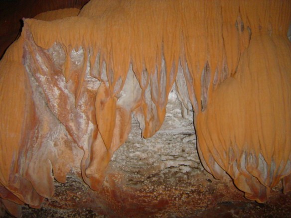 Caverna São Bernardo - cortinas vermelhas (454)